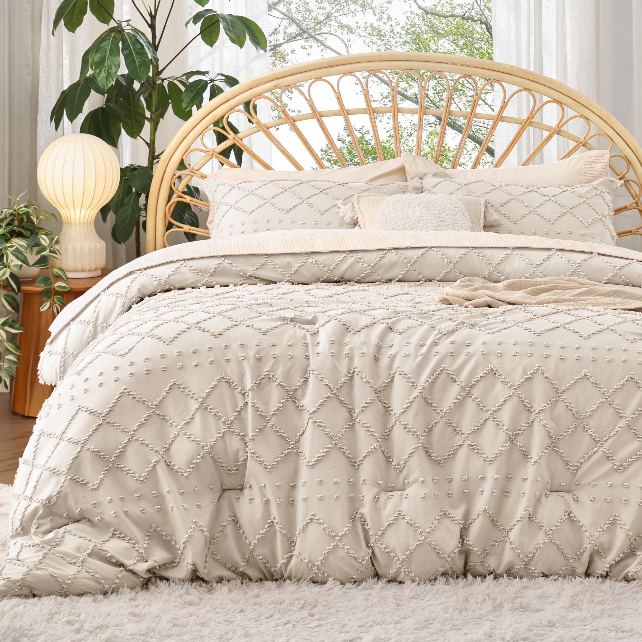 Bedsure Queen Comforter Set - White Comforter, Boho Tufted Shabby Chic Bedding Comforter Set, 3 Pieces Vintage Farmhouse Bed Set for All Seasons, Fluffy Soft Bedding Set with 2 Pillow Shams